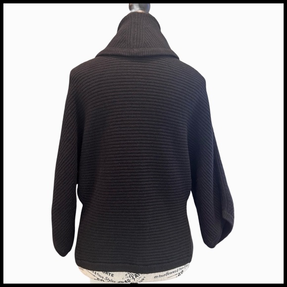 Todd & Duncan Women's Cashmere Kimono Sweater. Black. Small - Picture 3 of 11